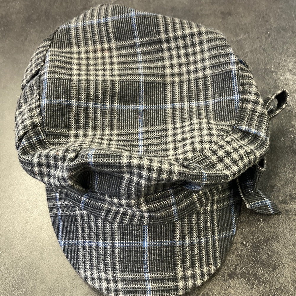 Steve Madden Gray, White and Black Hat 🎩 With Side Bow.